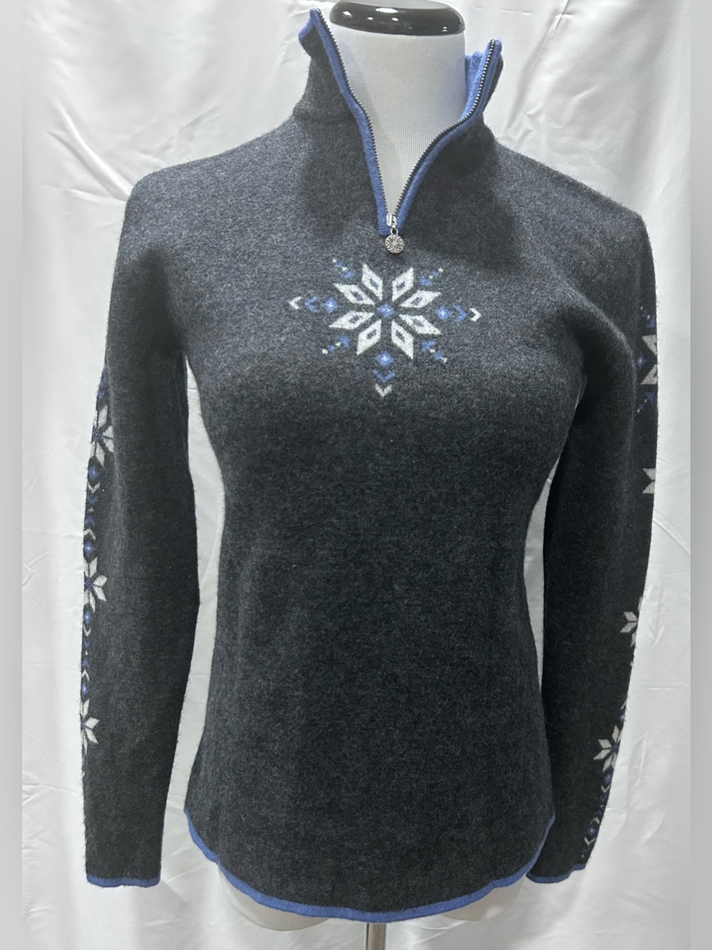 Neve Designs 100% Wool Nordic Snowflake Zip Mock Neck Sweater Gray Blue Small